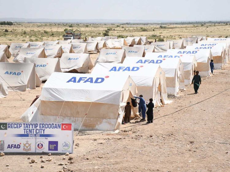 Pakistani people to send 100.000 tents to Türkiye Straturka